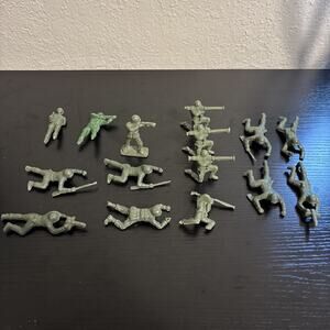 Lot Of 15 TIMMEE Green Army Soldiers